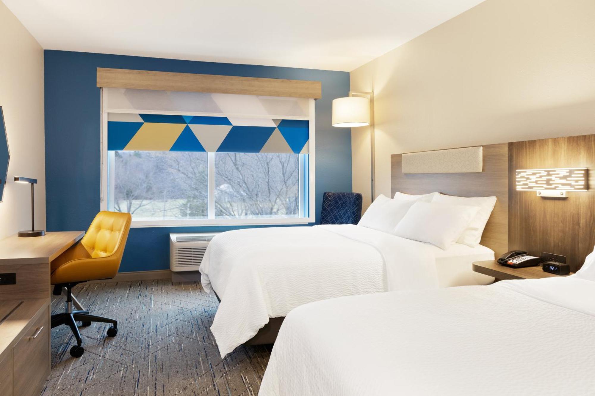 Standard Queen Room Two Queen Beds